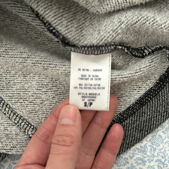 Guess sweater jacket with detachable fleece hood, size small - Picture 4 of 4